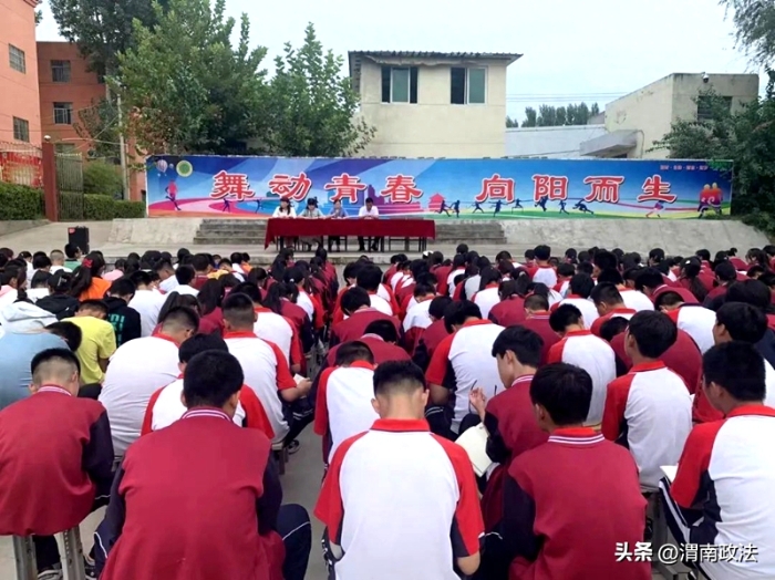 华阴市检察院开展“开学第一课”法治进校园宣讲活动。