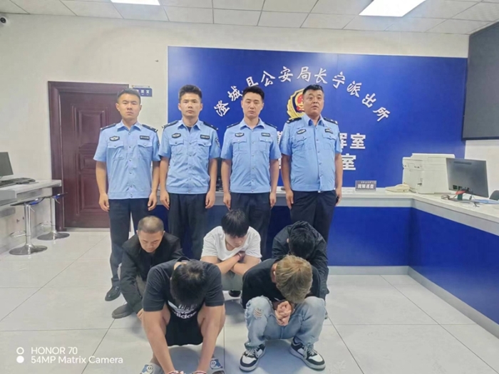 五人张贴“小广告”被澄城公安刑拘。