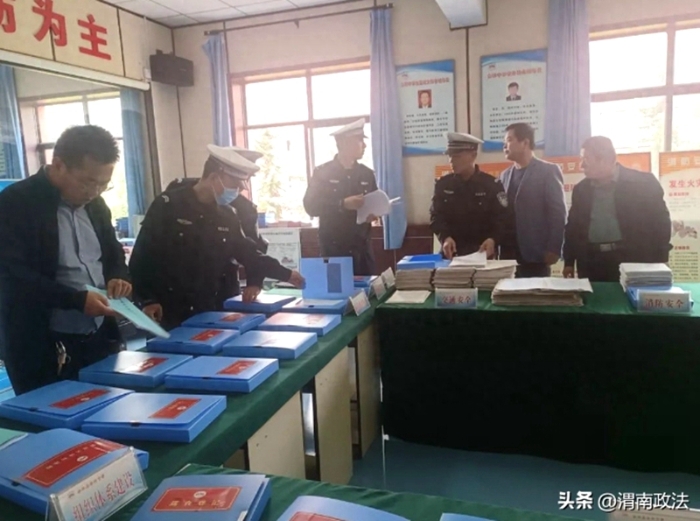 合阳县交安委联合多部门开展交通安全节前大检查。