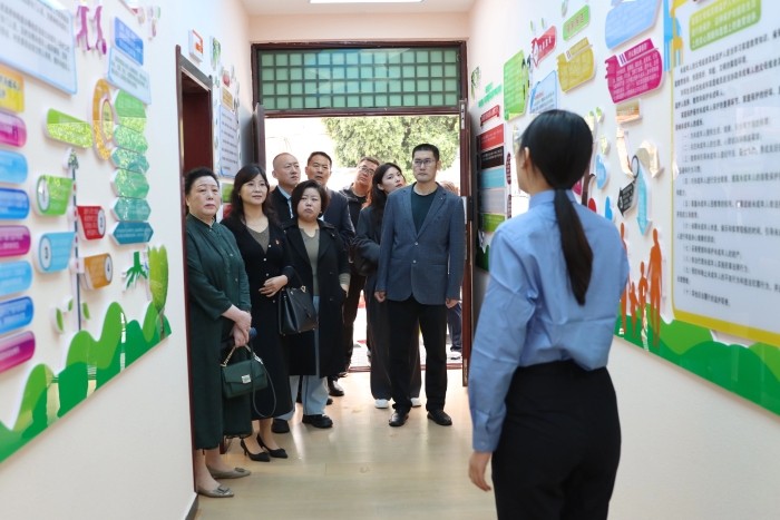 临渭区人民检察院邀请人大代表、政协委员7人走进检察院，全面了解检察工作。