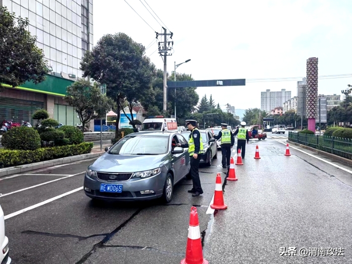 高新交警大队开展重点交通违法行为集中整治行动。