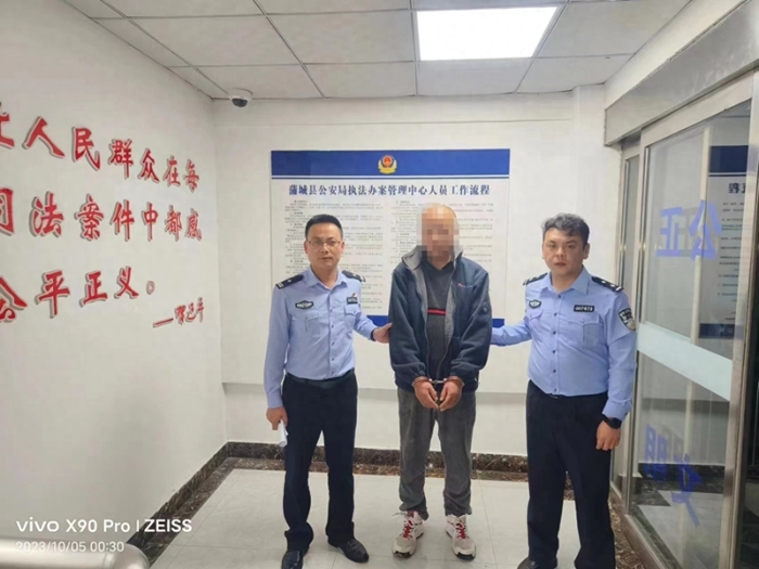 蒲城公安抓获一潜逃10年在逃人员。