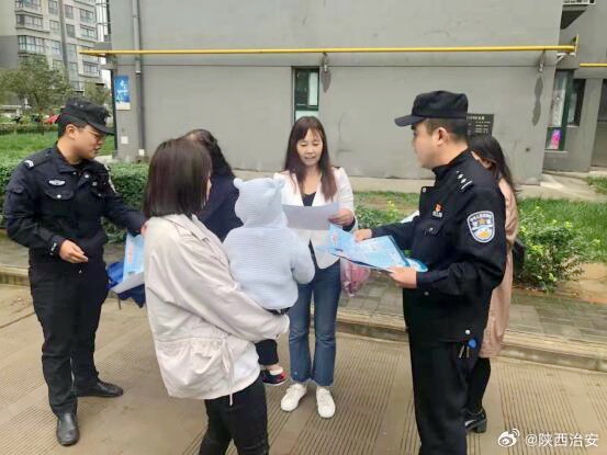 韩城乔南派出所深入辖区公园、小区等人员密集场所开展反诈宣传活动。