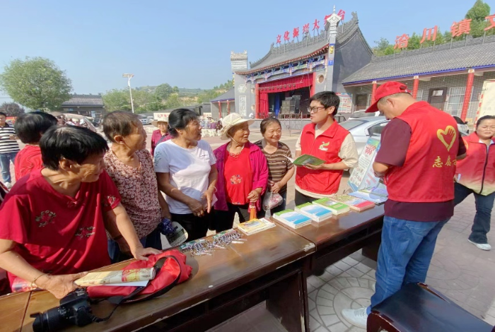 合阳县司法局开展法治宣传“赶庙会”活动