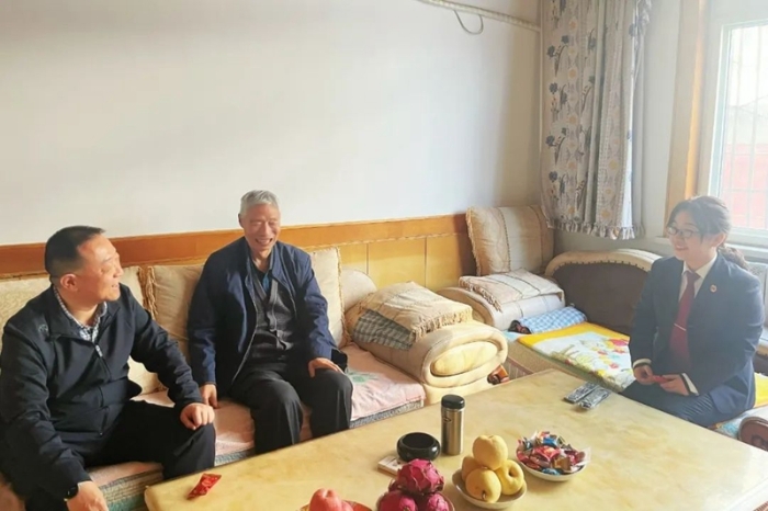富平县人民检察院开展重阳节慰问活动。