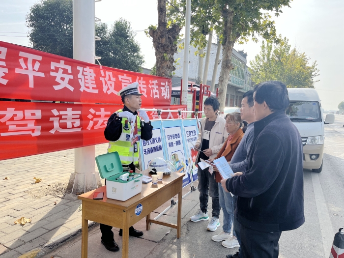 蒲城公安交警积极开展冬季交通安全专项整治行动。