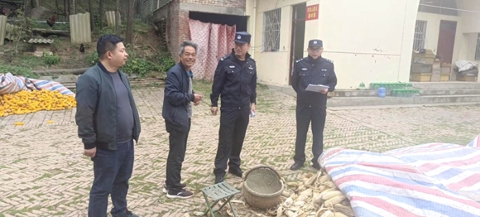 蒲城公安森林派出所积极开展秋季森林防火安全检查工作。
