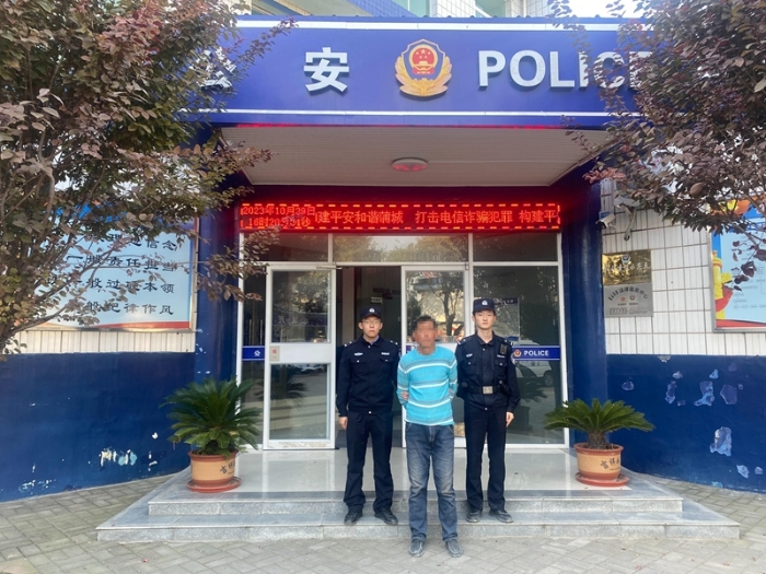一男子上门安装家具间隙偷走1万元现金，蒲城民警速破案成功追回。