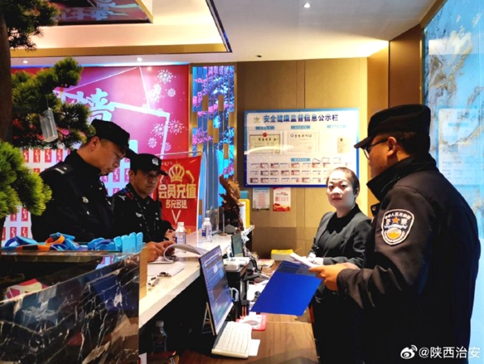 富平公安东华所对辖区旅馆酒店、网吧等重点场所开展清查。