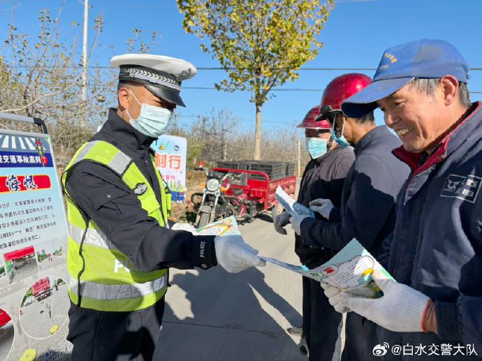 白水公安交警持续开展平安建设和交通安全宣传活动.