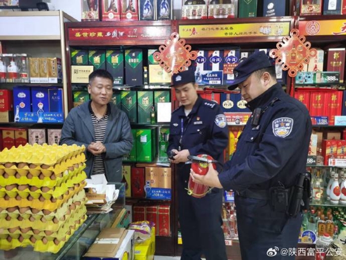 富平公安对辖区“九小场所”开展消防安全大检查。