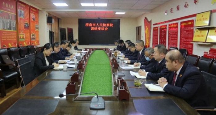 渭南市人民检察院党组成员、政治部主任刘小政一行深入潼关县检察院调研指导工作。