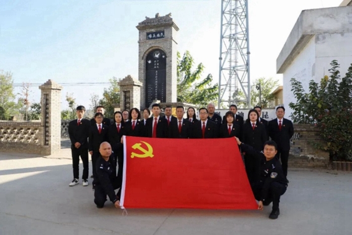 潼关法院赴瀵井村红色教育基地开展主题党日活动。