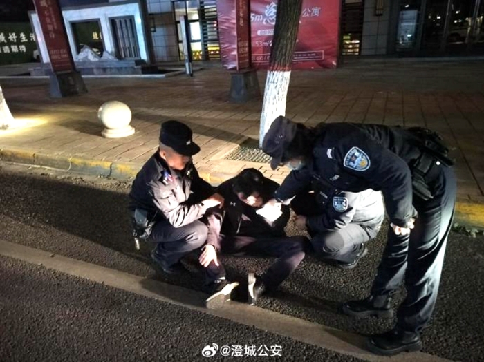 澄城民警暖心救助醉酒男子。