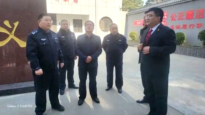 省高院司法警察总队对渭南法院司法警务安全工作进行督导检查。