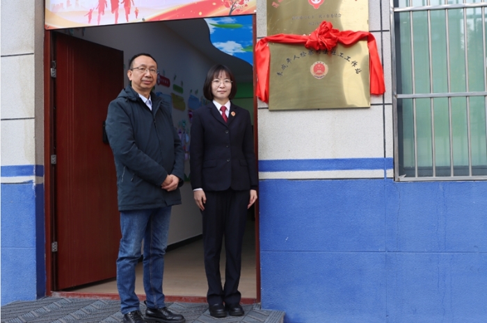 “临渭区司法社工工作站”揭牌。