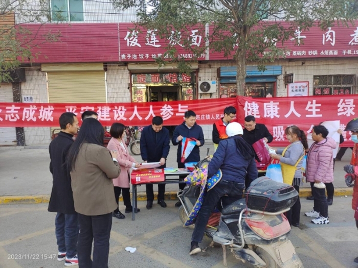 联动多支法治力量多点发力开展平安建设和法治宣传活动。