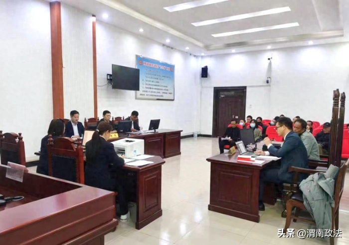 蒲城县副县长出庭应诉，助推法治政府建设。