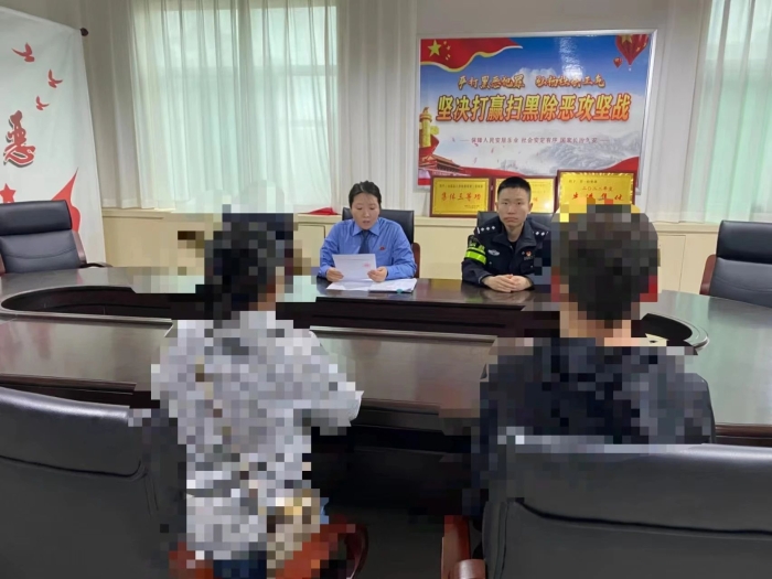 合阳县人民检察院“荷雨”未检办案团队向一起涉案未成年人的监护人发出《督促监护令》。