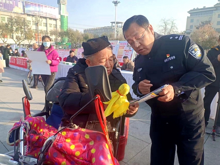 蒲城县公安局积极开展“12.4”国家宪法日宣传活动。
