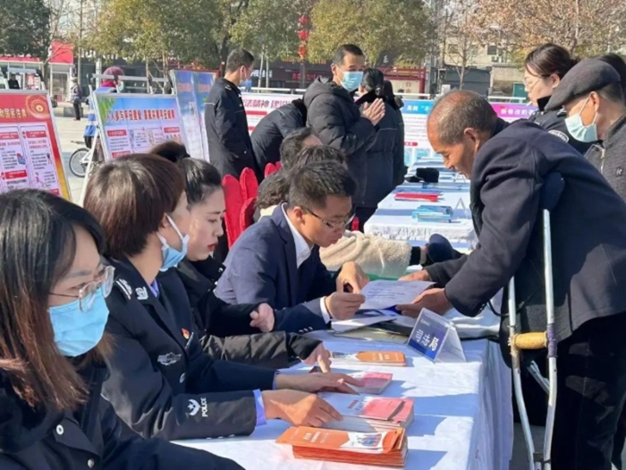 蒲城县集中开展第十个“12·4” 国家宪法日法治宣传活动。