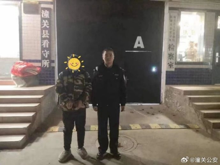 潼关公安抓获网逃人员。