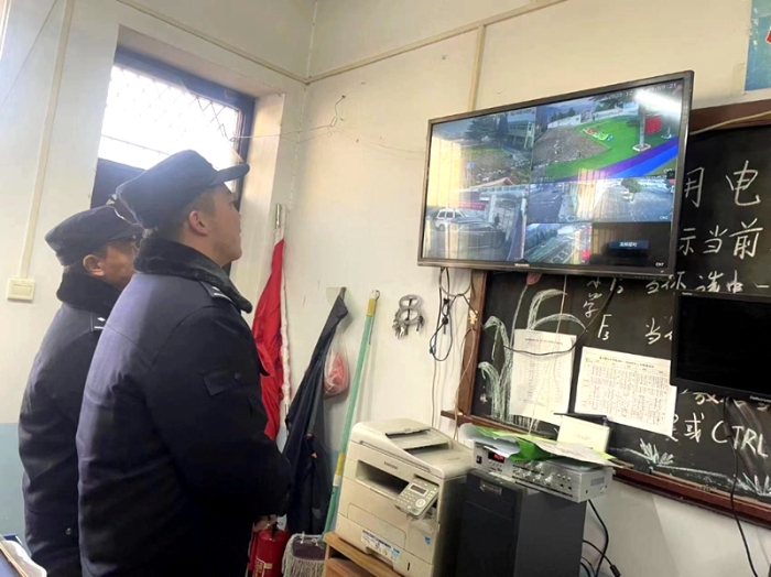 潼关县公安局开展冬季校园安全大排查。