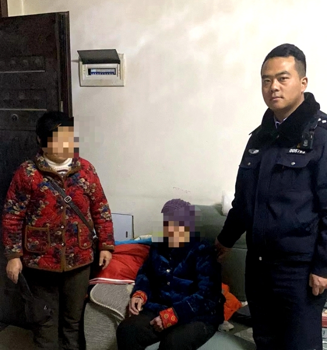 九旬老人走失难回家，华阴民警送回获好评。