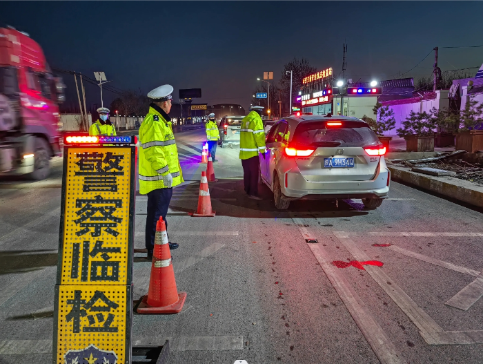 白水交警开展冬季整治行动第三波次统一行动。