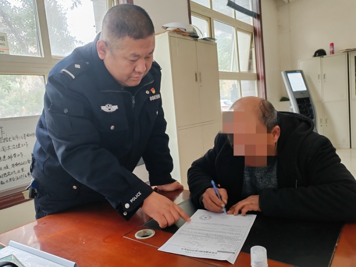 韩城公安交警查处一起无证驾驶违法行为。