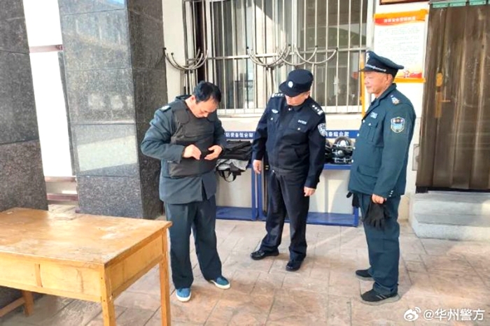 华州公安开展校园安全检查。