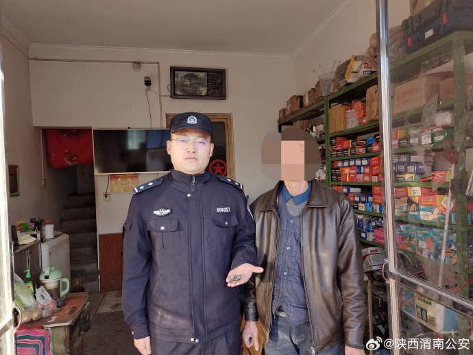 群众主动反映情况，民警现场清点步枪子弹15发。