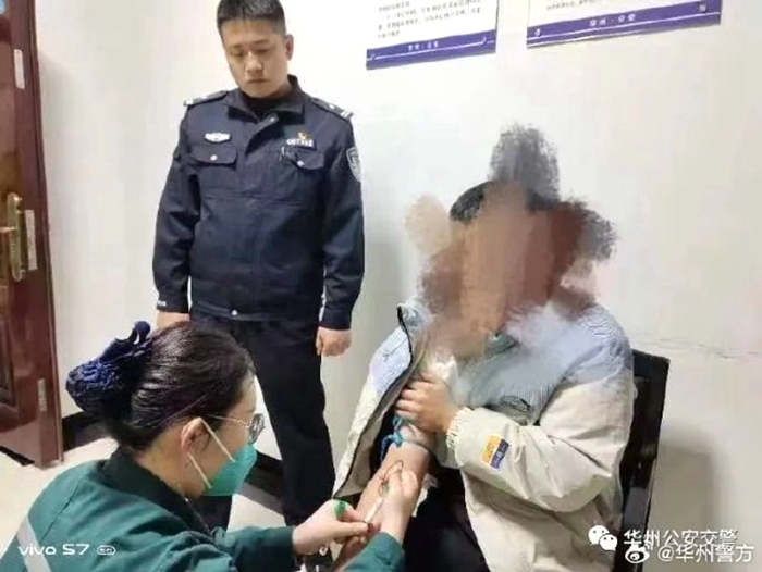 华州公安交警查获醉酒驾驶违法行为。