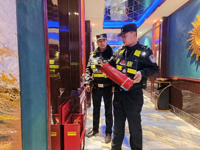 澄城公安扎实开展治安检查巡逻行动。