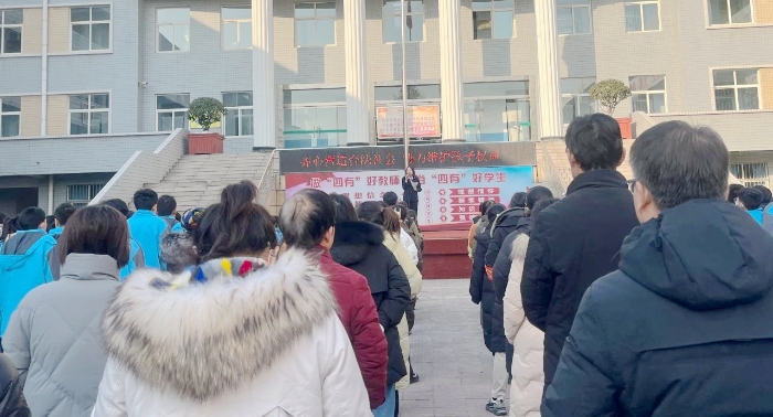 韩城法院法官贾靖晶受邀到新城二中开展防范电信网络诈骗普法宣传活动。