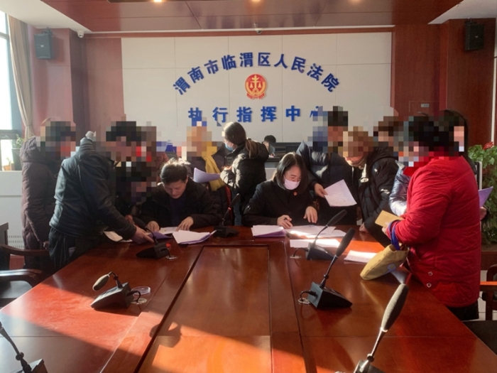 为51件执行案件的申请人发放执行款292736元。