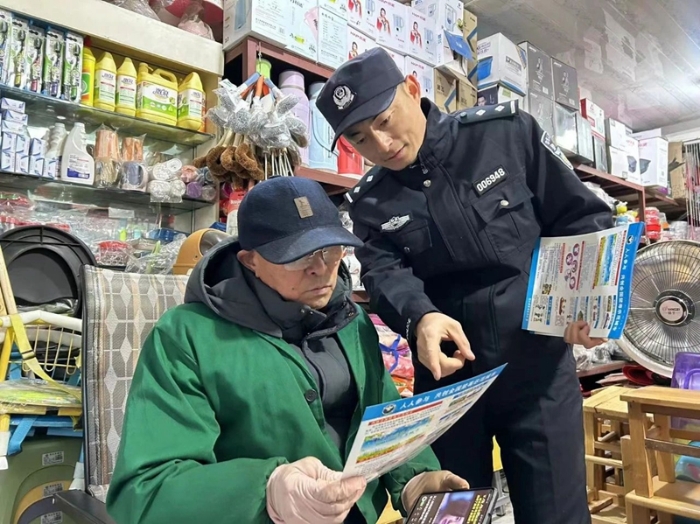 白水公安禁毒大队开展“迎新年·禁毒我助力”宣传活动。