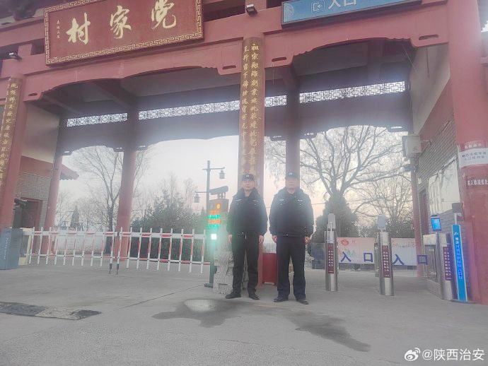 韩城公安坚守岗位一线,在党家村景区强化巡逻防控和执勤值守。 韩城公安坚守岗位一线,在党家村景区强化巡逻防控和执勤值守。