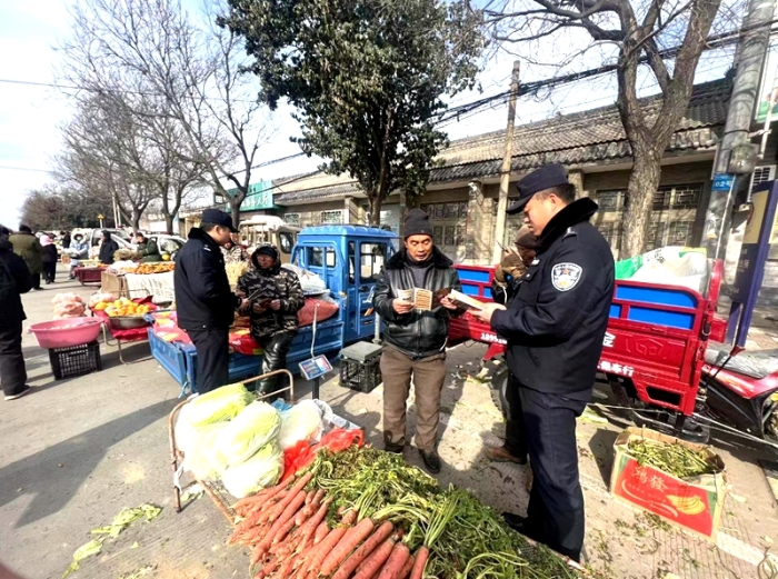 澄城公安交道派出所利用集会开展多元化宣传。