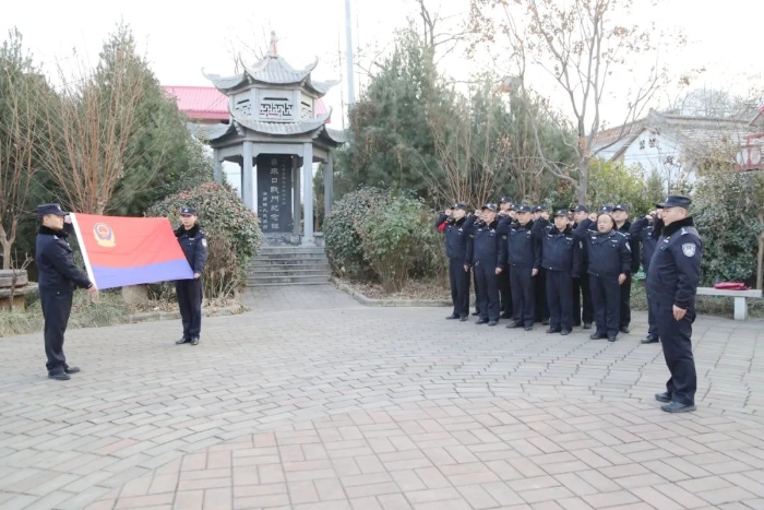 渭南中院法警支队与潼关法院法警大队两级警队共同庆祝“第四个中国警察节”暨秦岭生态环境保护普法宣传实践活动。