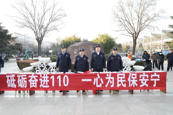 韩城公安交警以“110宣传日”为契机积极开展交通安全宣传活动。