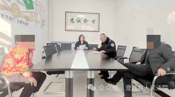 澄城法院冯原法庭联合冯原派出所共同调解了一起买卖合同纠纷案件。