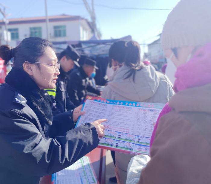 黑池司法所联合黑池派出所开展“法治宣传进集市”活动。