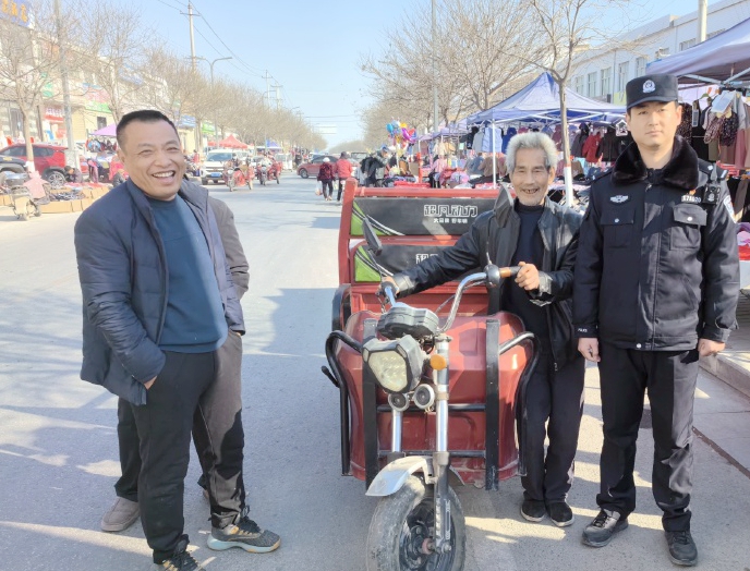 富平公安帮助群众找回丢失的电动车。