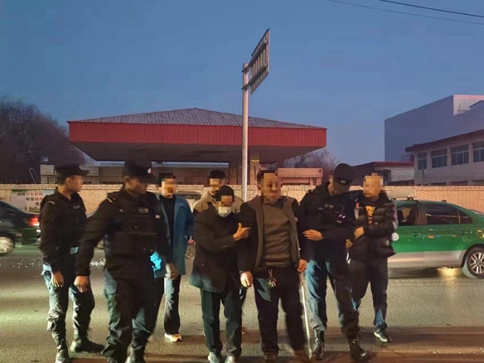 澄城公安巡特警路遇交通事故，及时救助送医。