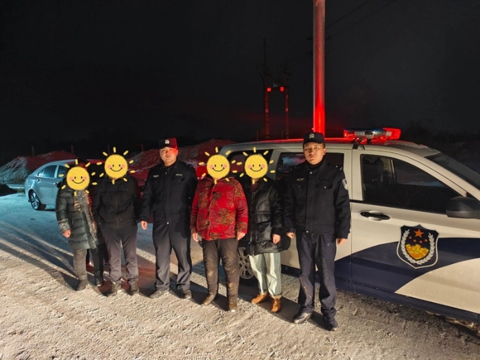 潼关民警争分夺秒5小时寻回走失老人。 潼关民警争分夺秒5小时寻回走失老人。