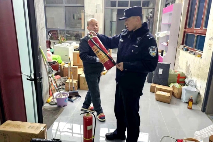大荔公安韦林派出所深入辖区开展消防安全检查工作