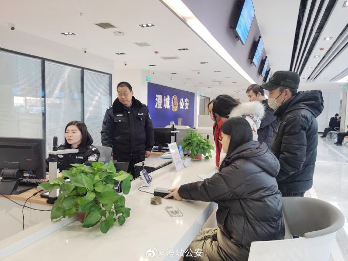 澄城公安政务服务中心公安窗口为广大办事群众提供优质高效的服务。