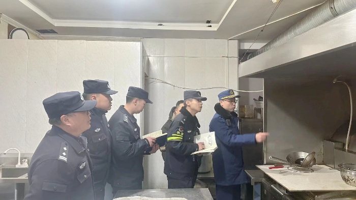 合阳县公安局联合县消防救援大队开展消防安全大检查。
