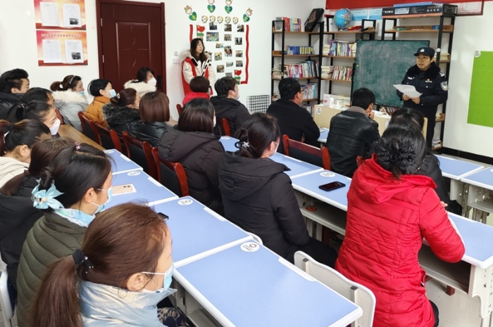 华州分局开展打击整治网络谣言宣传活动。